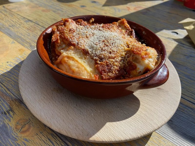 Lasagne for lunch. Image © PlanetSKI